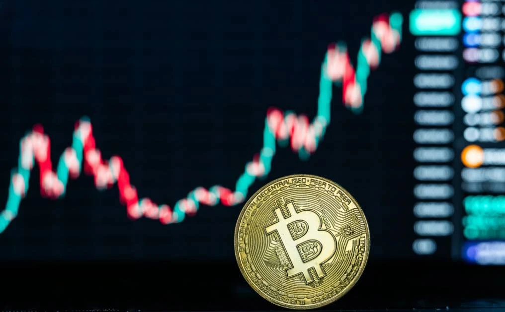 Bitcoin Spot Rally Peaks at $81,000 Institutional Distribution and ETF Outflows Trigger Liquidation Reset